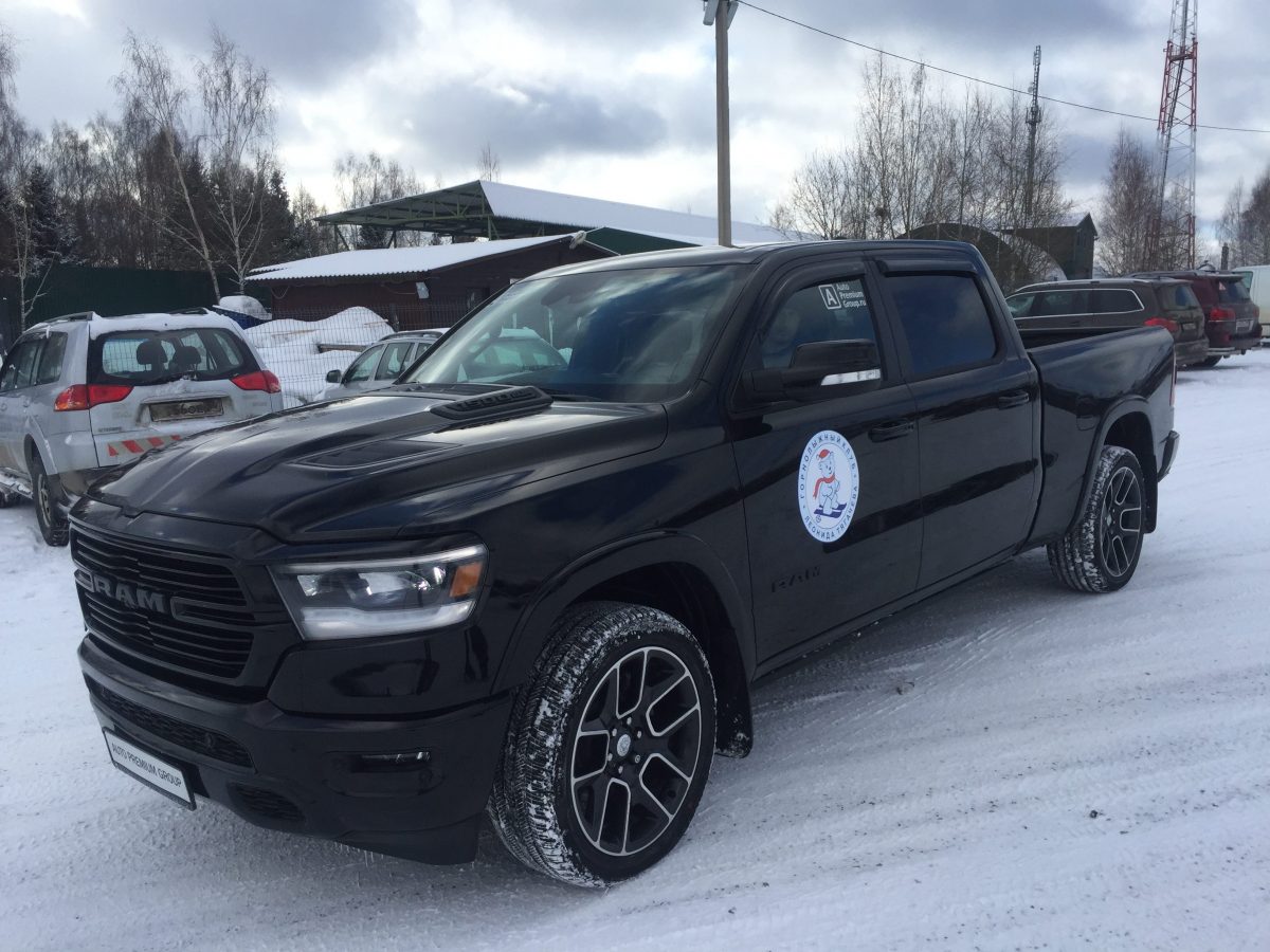 Dodge Ram 1500 vs Escalade